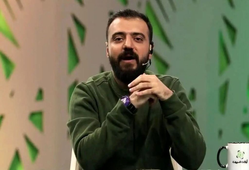 ابوطالب حسینی؛ کنایه‌هایی به مجری صدا و سیما در رینگ انتقاد