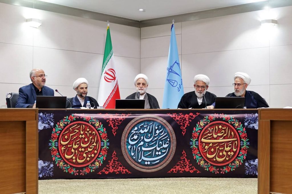 رئیس قوه قضاییه: خبرنگاران برای آگاهی‌بخشی عمومی به دل معرکه‌ها می‌زنند 
