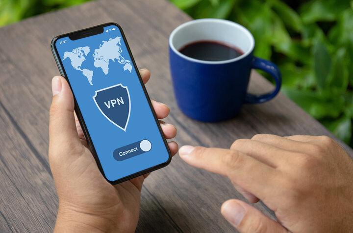 ۱۲ هزار میلیارد تومان پشت فیلترینگ؛ چه کسانی از فروش فیلترشکن سود می‌کنند؟