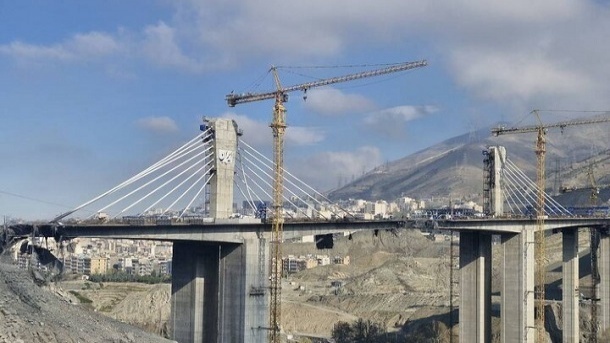 عملیات آسفالت و خط‌کشی پل B۱ در حال انجام است