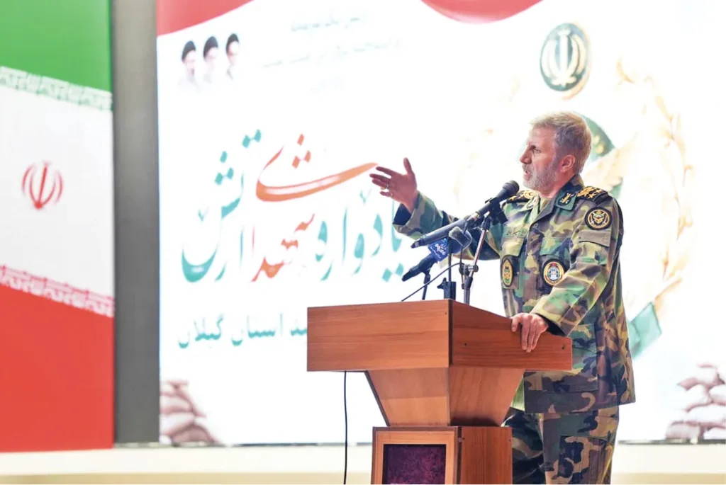 ارتش در دفاع از کشور و مردم حضوری تمام قد دارد