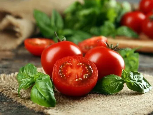 اگر جزو این افراد هستید، گوجه نخورید