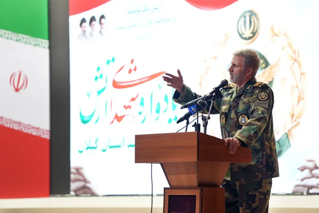امیر حاتمی: مقتدرانه در برابر دشمنان ایستاده‌ایم