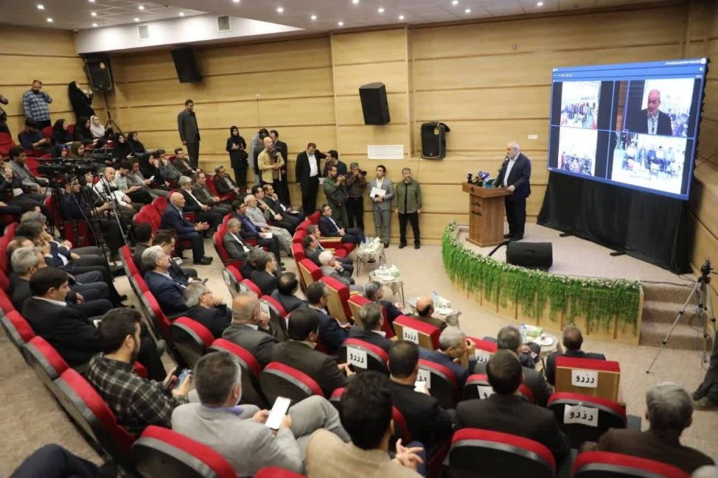 وزیر نیرو: فضای سبز کم آب‌ بر را در خراسان شمالی توسعه دهیم