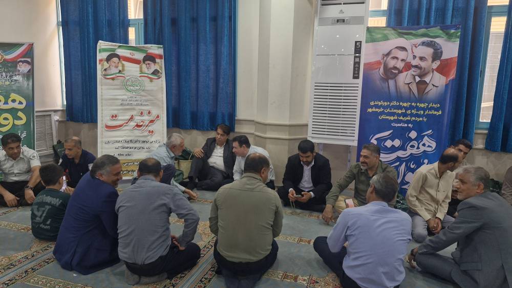 میز خدمت مسئولان در مصلای نماز جمعه خرمشهر