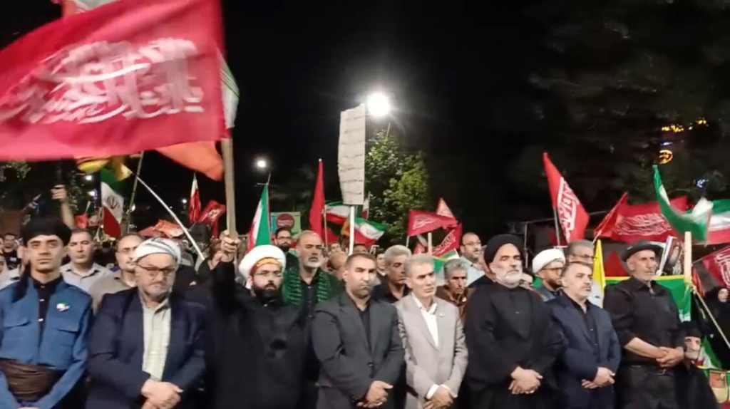 تجمع سلماسی‌ها در شب رحلت پیامبر اکرم (ص) در حمایت از رهبری و انقلاب
