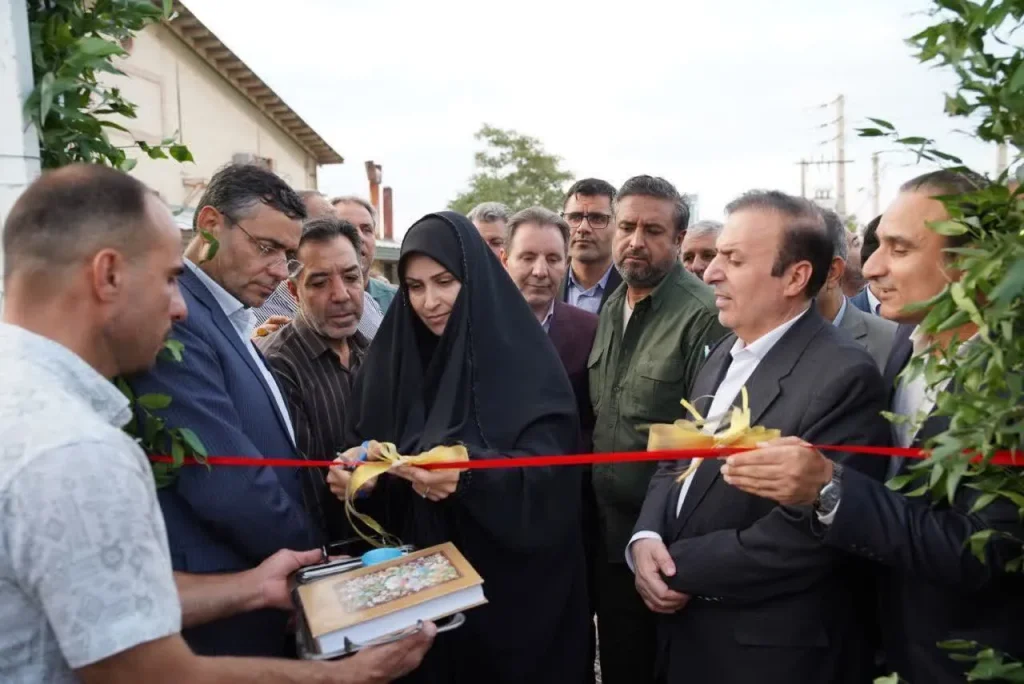 بهره‌برداری از ۲ زمین چمن فوتبال در بوئین‌زهرا همزمان با هفته دولت