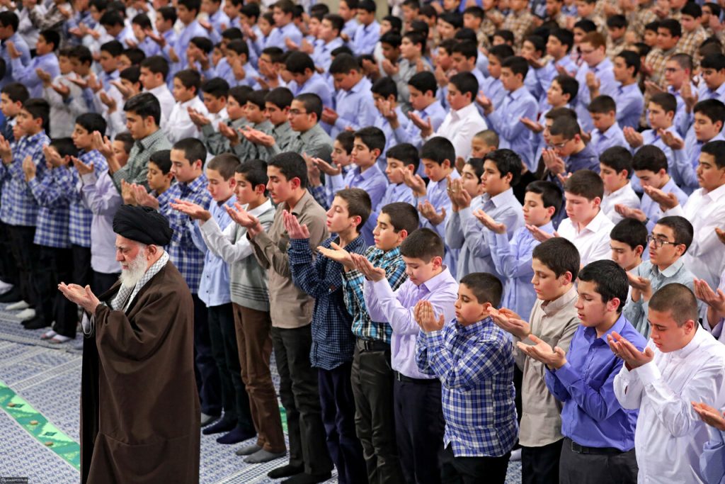 عللی که باعث دور شدن فرزندان از نماز می‌شود