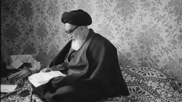 امام خمینی(س) در دیدار با خانواده امام موسی صدر: آقای صدر را من سال‌های طولانی دیده‌ام، بلکه‌‎ ‎‌باید بگویم من بزرگ کردم ایشان را