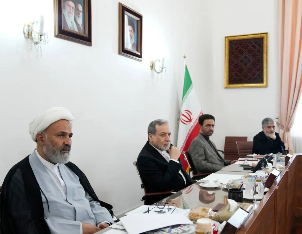 دیدار اعضای هیأت رئیسه مجمع استان‌های شرق کشور با وزیر امور خارجه