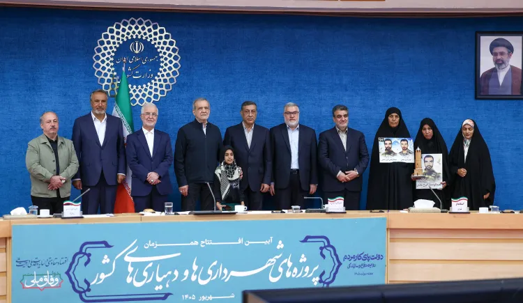 پزشکیان: اگر لازم شد برق دولت را قطع کنید، اما برق صنایع نباید قطع شود