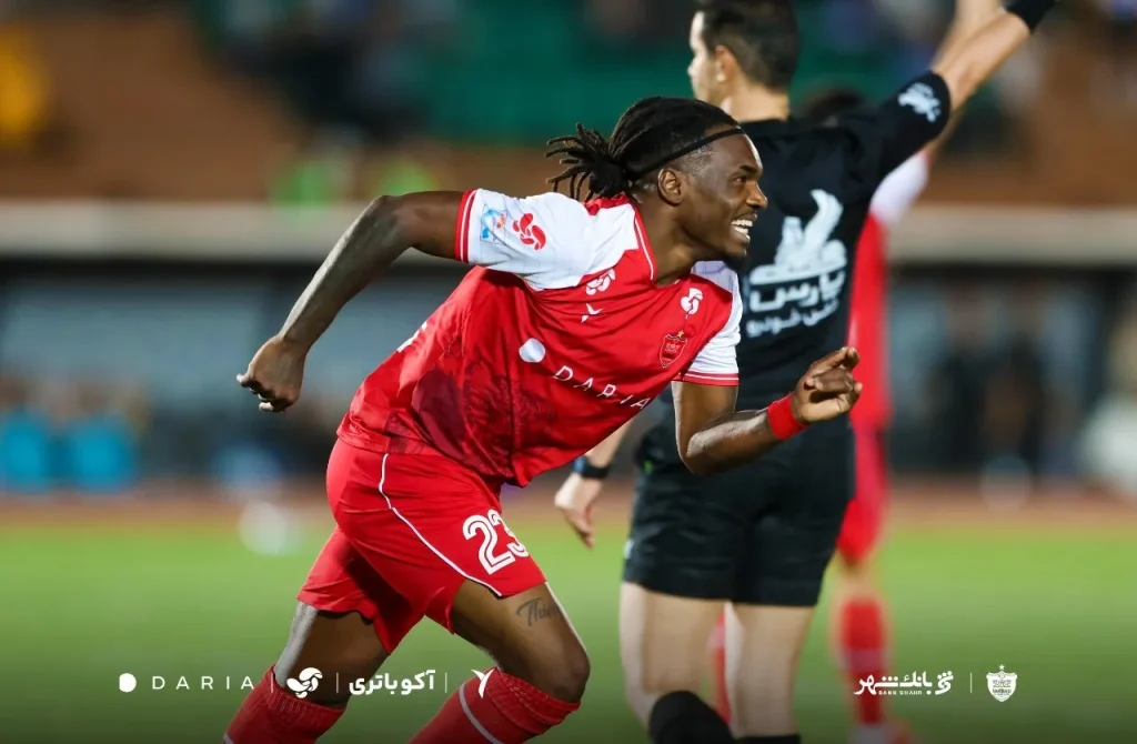 مدافعان و دروازه بان بلای جان ملوان شدند/ پرسپولیس با ۳ گل به دربی رسید