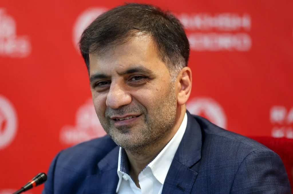 کریمی: رقابت تراکتور و چادرملو در زمین باقی بماند/ امیدوارم جوی مثبت در ورزشگاه ببینیم