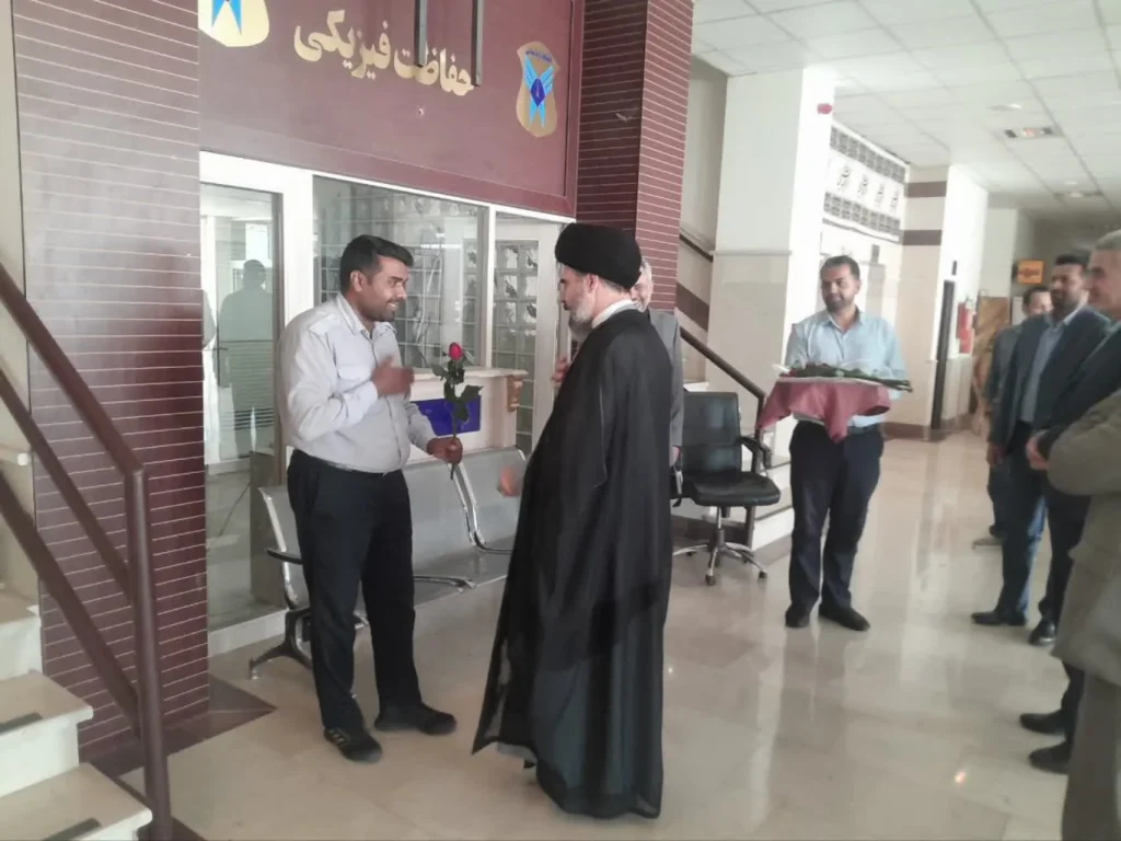 تجلیل امام جمعه و فرماندار شهرستان پردیس از کارمندان دانشگاه آزاد اسلامی واحد پردیس