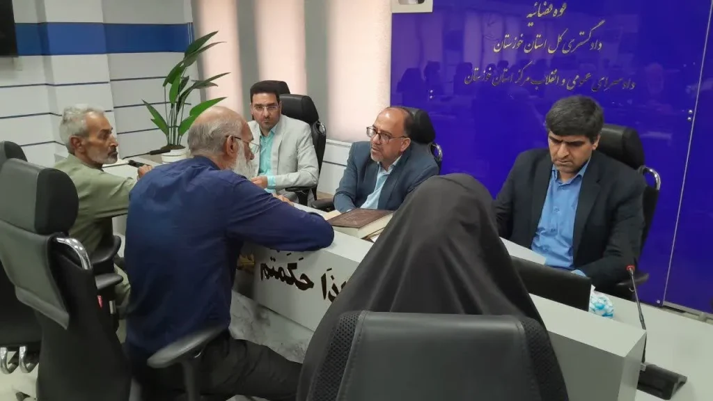 بررسی مطالبات قضایی ۴۲ شهروند در دیدار مردمی دادستان مرکز خوزستان