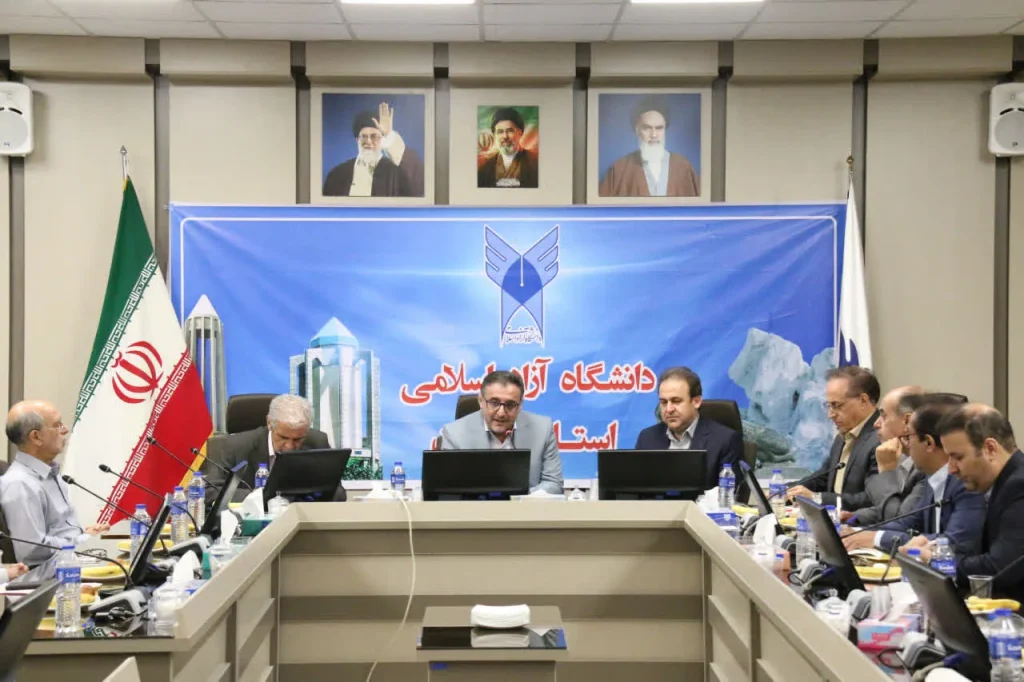 توسعه صنایع تولیدی و گردشگری از اولویت‌های دانشگاه آزاد اسلامی استان همدان است