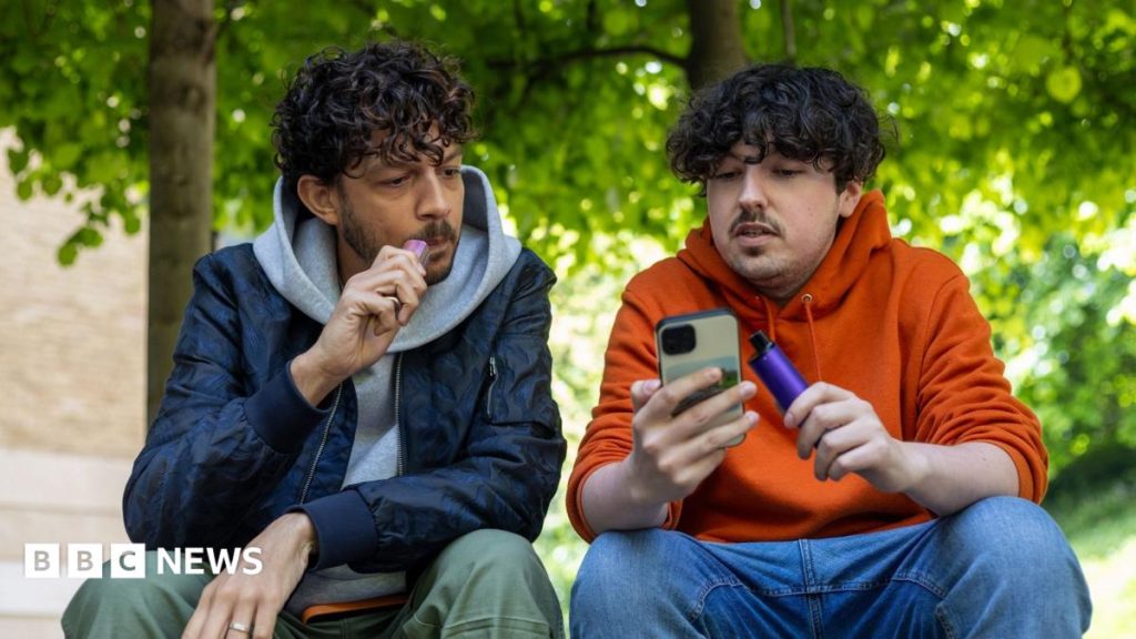 Nicotine vapes best chance to quit smoking, major review finds
