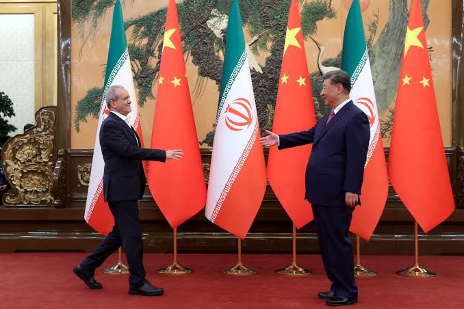 رویترز: بی توجهی بازار نفت به دور جدید تحریم‌ها علیه ایران | آیا چین به خاطر ایران مقابل آمریکا می‌ایستد؟ | نشانه‌های اندک از راه‌حل دیپلماتیک دیده می شود