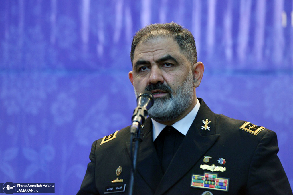 دریادار ایرانی: نیروی دریایی ایران مقتدرانه از مردم دفاع می‌کند