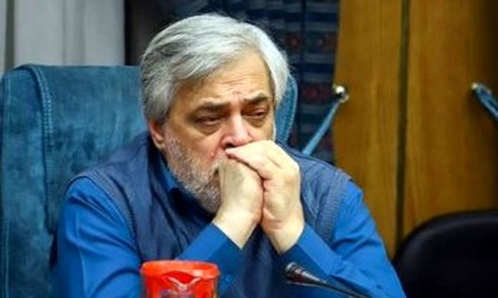 کنایه محمد مهاجری به پایداریچی ها؛ آنقدر دهن لق هستند که خودشان اطلاعات سری در جلسات محرمانه را از تریبون ها بیان می کنند