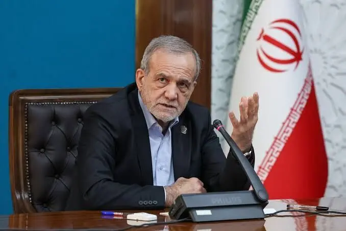 پزشکیان: هر کسی می‌تواند رشد کند اما هیچ‌کس نباید بی‌دلیل در جایگاهی بالاتر قرار گیرد