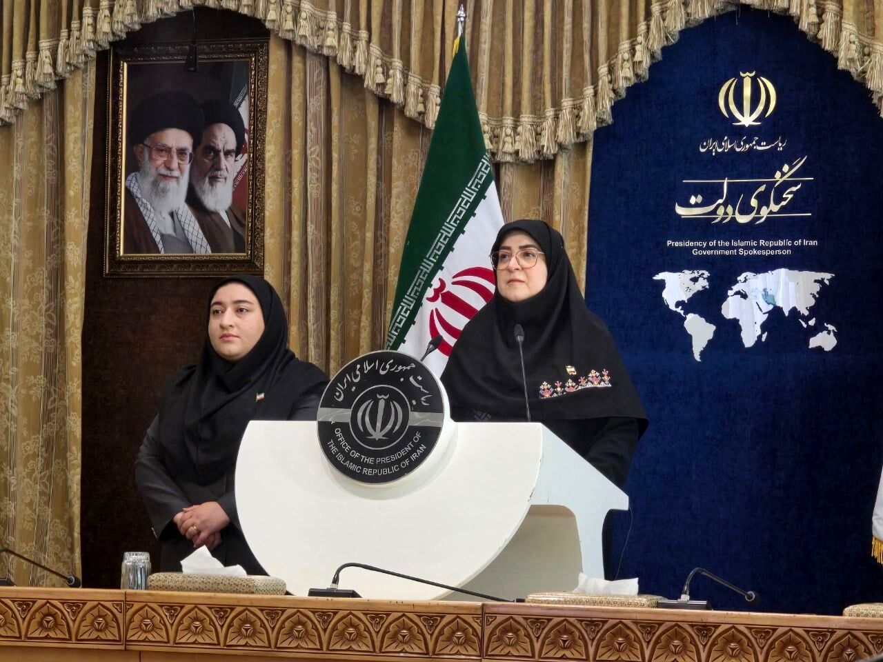 آرزوی مرگ برای سخنگوی دولت در میدان ولیعصر!/ مهاجرانی: رسایی منافع ملی کشور را نمی‌فهمد