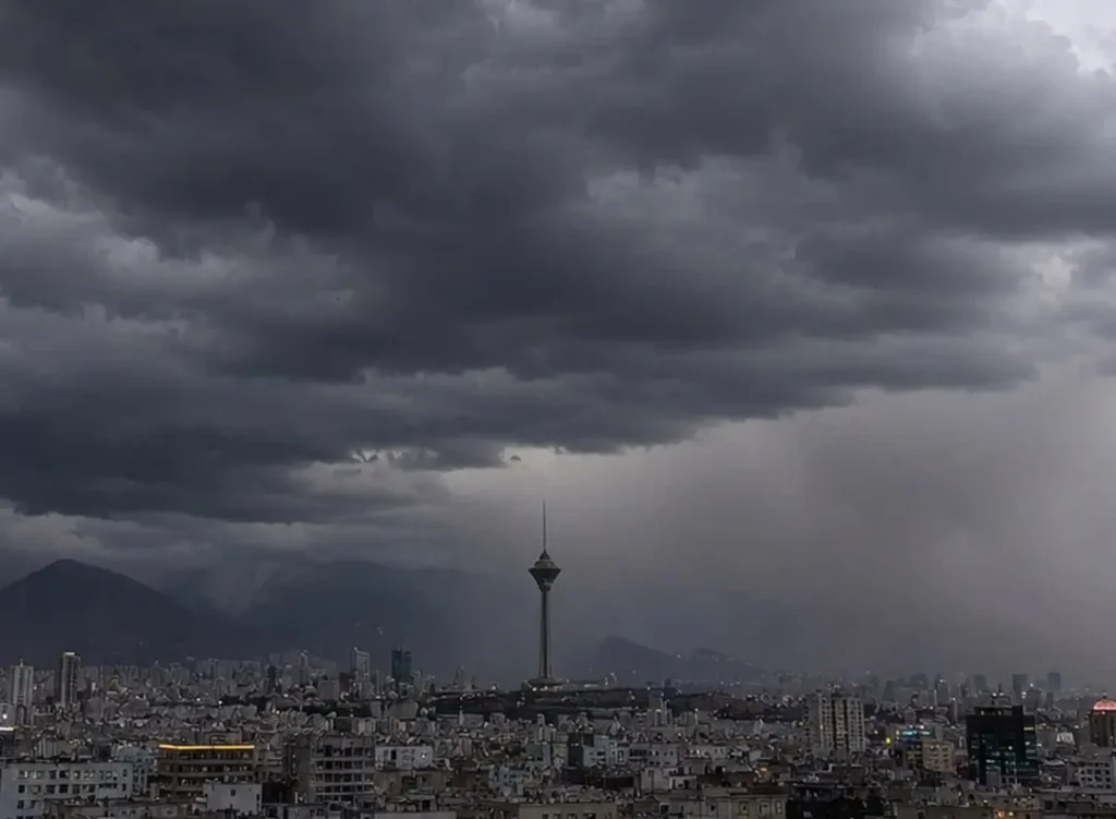 هشدار در ۸ استان / از گردوغبار در شرق تا رگبار در شمال غرب + پیش‌بینی باد شدید