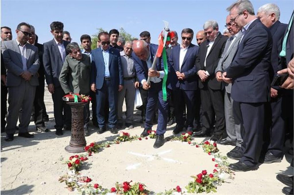 آغاز ساخت مرکز توانبخشی «باب‌الحوائج» کازرون با حضور وزیر کار