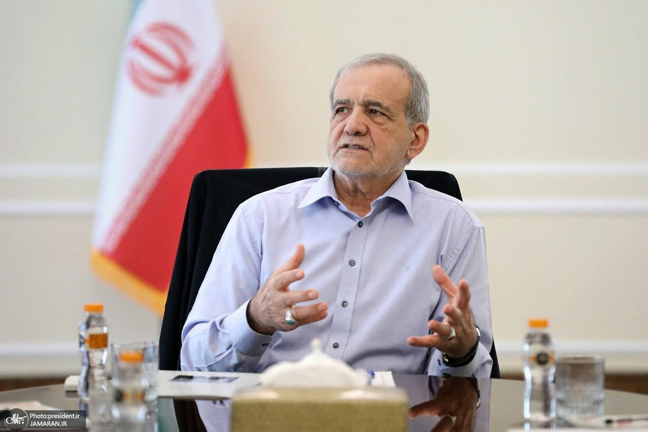 پزشکیان: در وضعیت جنگ اقتصادی قرار داریم/ جنگ موشکی را همه می‌بینند، اما ممکن است فشارهای جنگ اقتصادی به آسانی دیده و احساس نشود/ به کوری چشم دشمنان، کشورمان را آباد خواهیم کرد