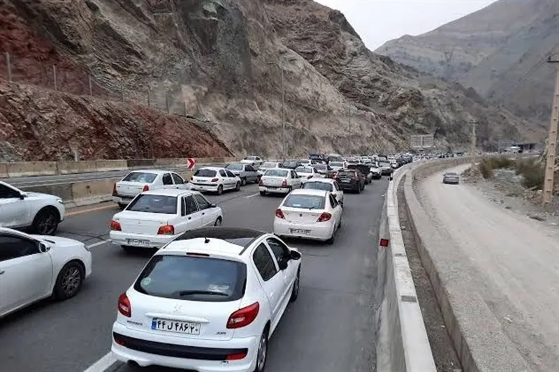 ترافیک سنگین در محور‌های کندوان، هراز و سوادکوه / انسداد جنوب به شمال از ساعت ۱۲ / یک‌طرفه شدن مرزن‌آباد از ۱۵:۳۰