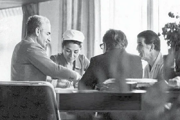 توهمی که پهلوی را به فکر تغییر تاریخ انداخت/ایدئولوژی باستان‌گرایی شاه