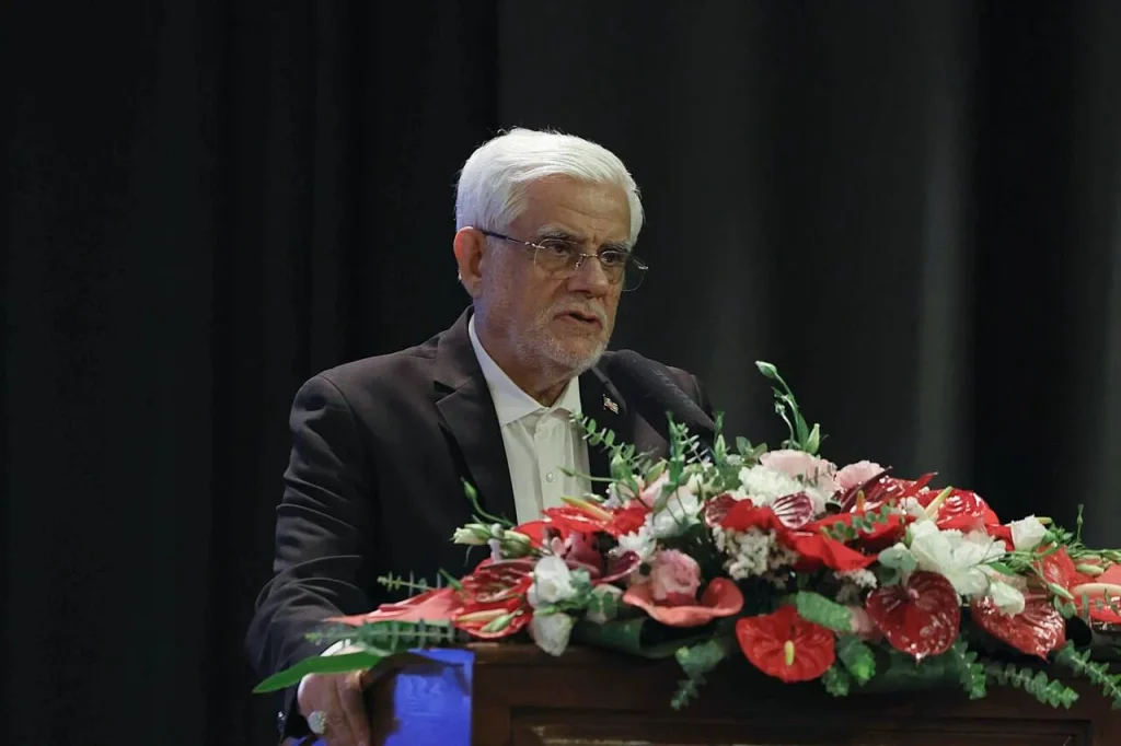 عارف: باید زنجیره «علم تا ثروت و رفاه» تکمیل شود/ دولت به نقش دانشگاه در حل مشکلات کشور باور دارد