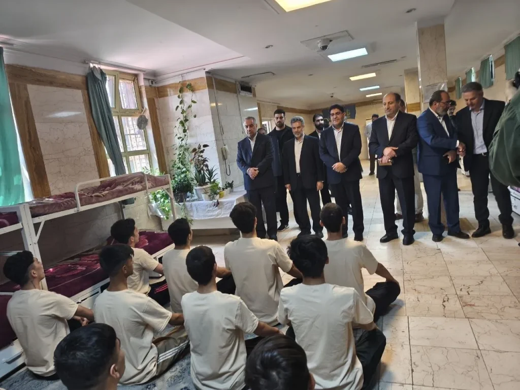 بازدید ۴ ساعته رئیس سازمان زندان‌ها از کانون اصلاح و تربیت تهران/ تأکید بر لزوم برنامه‌ریزی برای مراقبت‌های پس از آزادی مددجویان