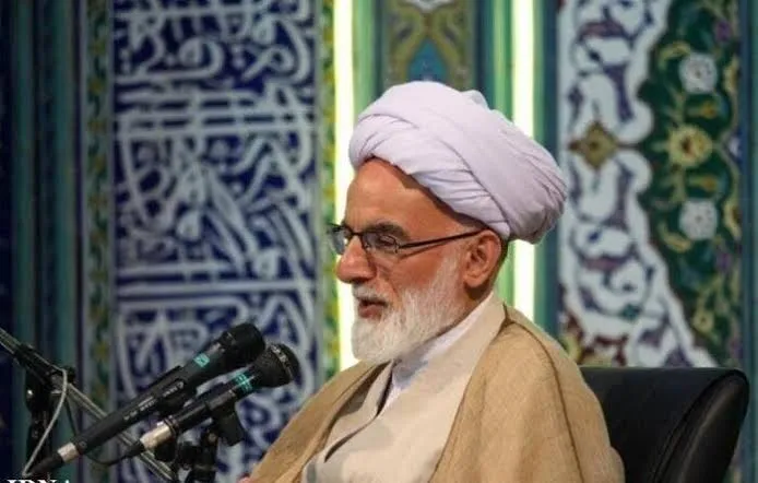 امام جمعه اراک: خدمت بی‌منت به مردم مهم‌ترین درس مکتب رجایی و باهنر است