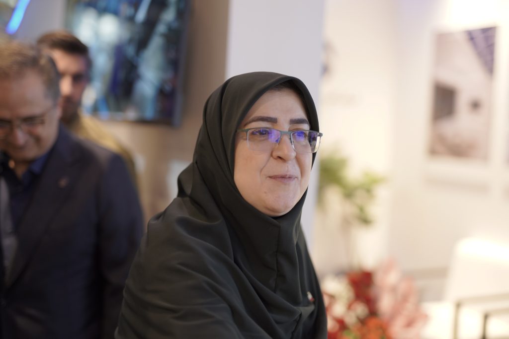 بازدید سخنگوی دولت از غرفه نیکنام پروفیل آراد؛ تاکید بر تولید، اشتغال و مدیریت مصرف