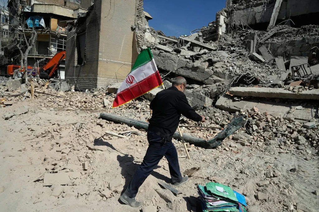 روزنامه قدس علیه پالس‌های کوتاه آمدن در میانه جنگ: انتقام خون رهبر شهید را با گرانی پوشک نسنجید