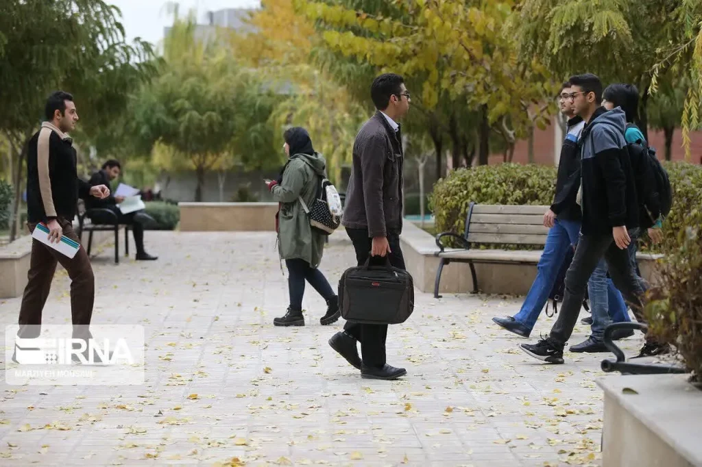 دولت چهاردهم به جوانان میدان داد