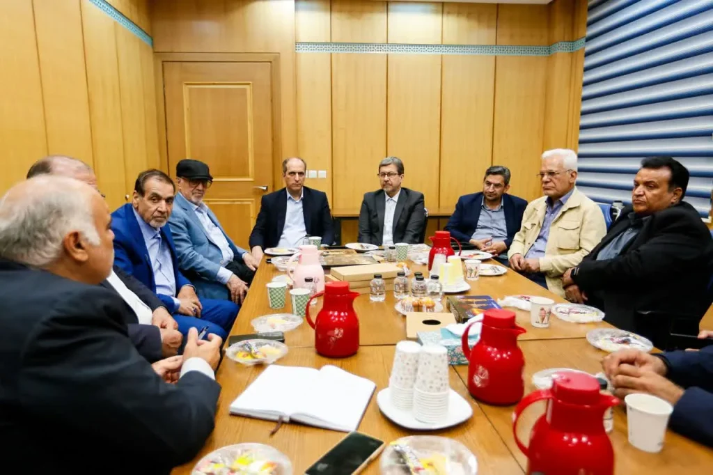 عزم مدیریت ارشد اصفهان برای تسهیل مسیر تولید؛ مانع‌زدایی از طرح‌های کلان سرمایه‌گذاری استان در دستور کار قرار گرفت