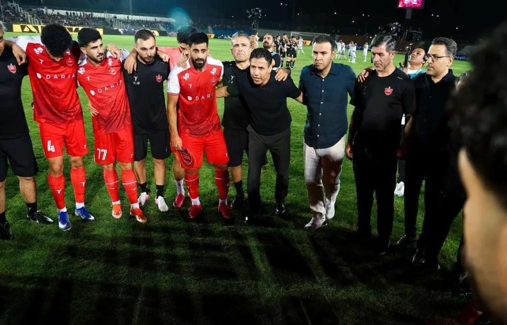 درگیری لفظی هواداران پرسپولیس و ملوان/ زارع مغموم از شکست سنگین