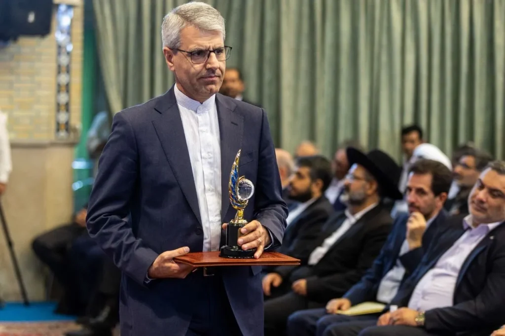 تجلیل از وزارت امور خارجه در مراسم جایزه دیپلماسی فرهنگی و عمومی جمهوری اسلامی ایران