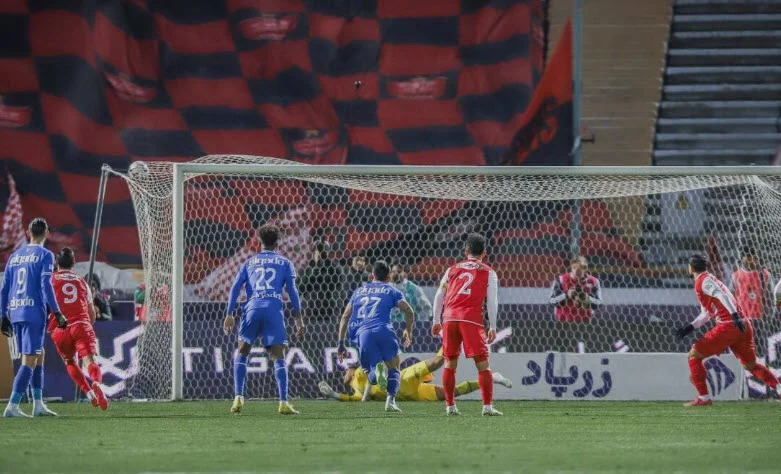 حلالی: پرسپولیس باید در دربی نترس بازی کند؛ یک اشتباه می‌تواند همه چیز را تغییر دهد
