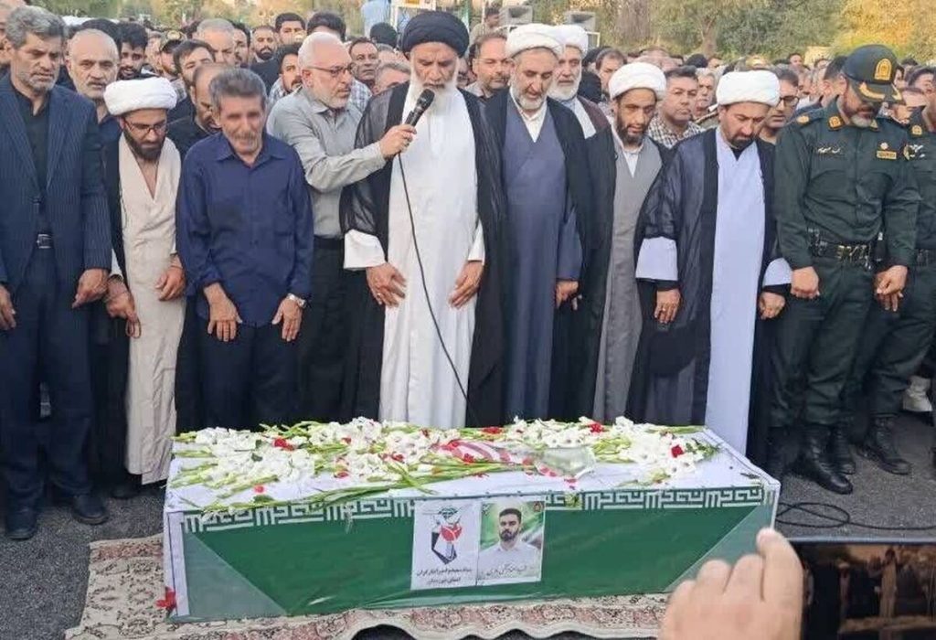 شهید خلبان مجتبی حسینوند باقری در دزفول آرام گرفت