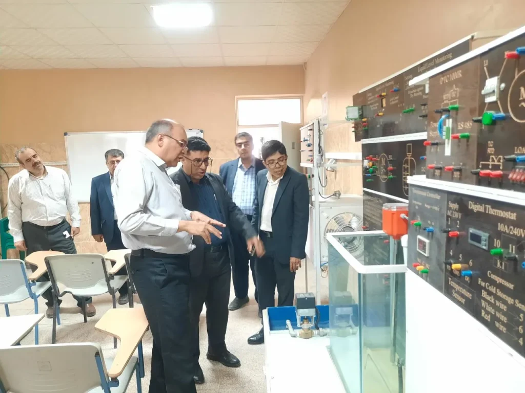 مدیر کل پژوهش و فناوری دانشگاه آزاد اسلامی: دستاوردهای گروه برق واحد اشکذر باید در سطح کشور استفاده شود
