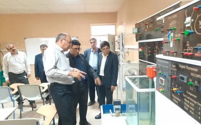 مدیر کل پژوهش و فناوری دانشگاه آزاد اسلامی: دستاوردهای گروه برق واحد اشکذر باید در سطح کشور استفاده شود