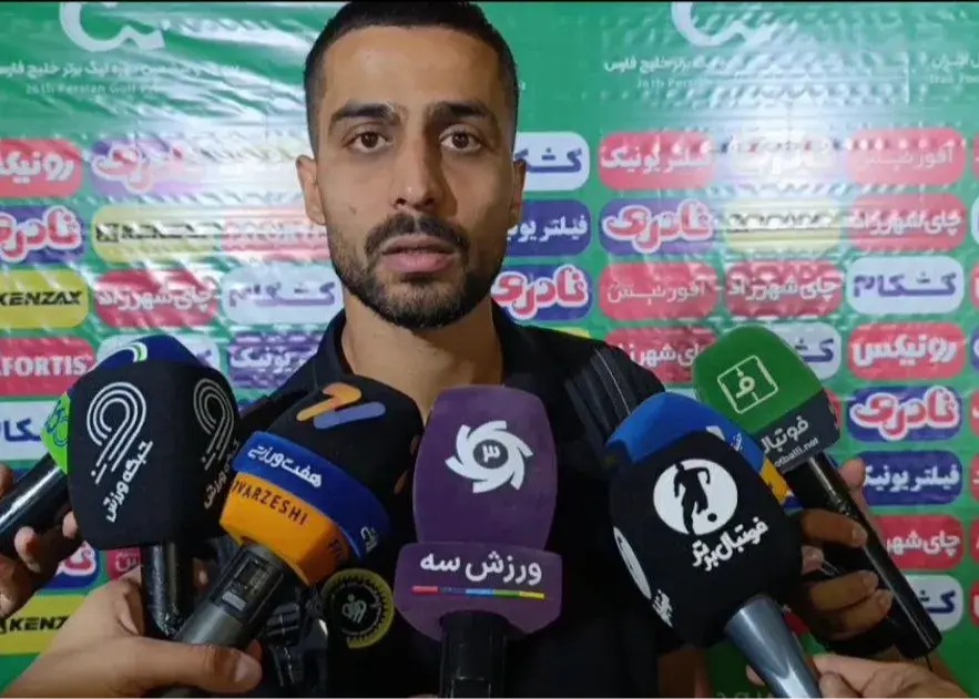 من بازیکن حرفهای هستم کارم درست نبود/ ستاره سپاهان به دوربینها: عذر میخواهم