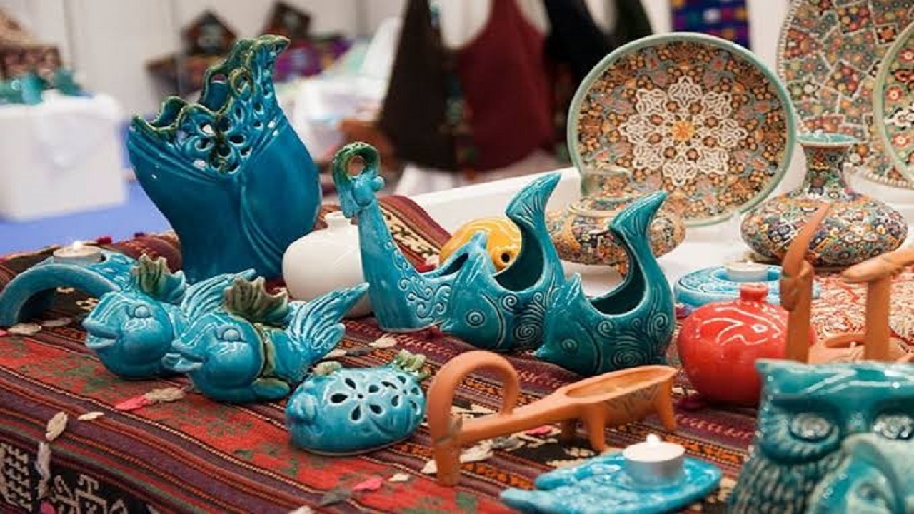 گشایش نخستین نمایشگاه منطقه ای صنایع دستی و هنر‌های سنتی ایران در قم