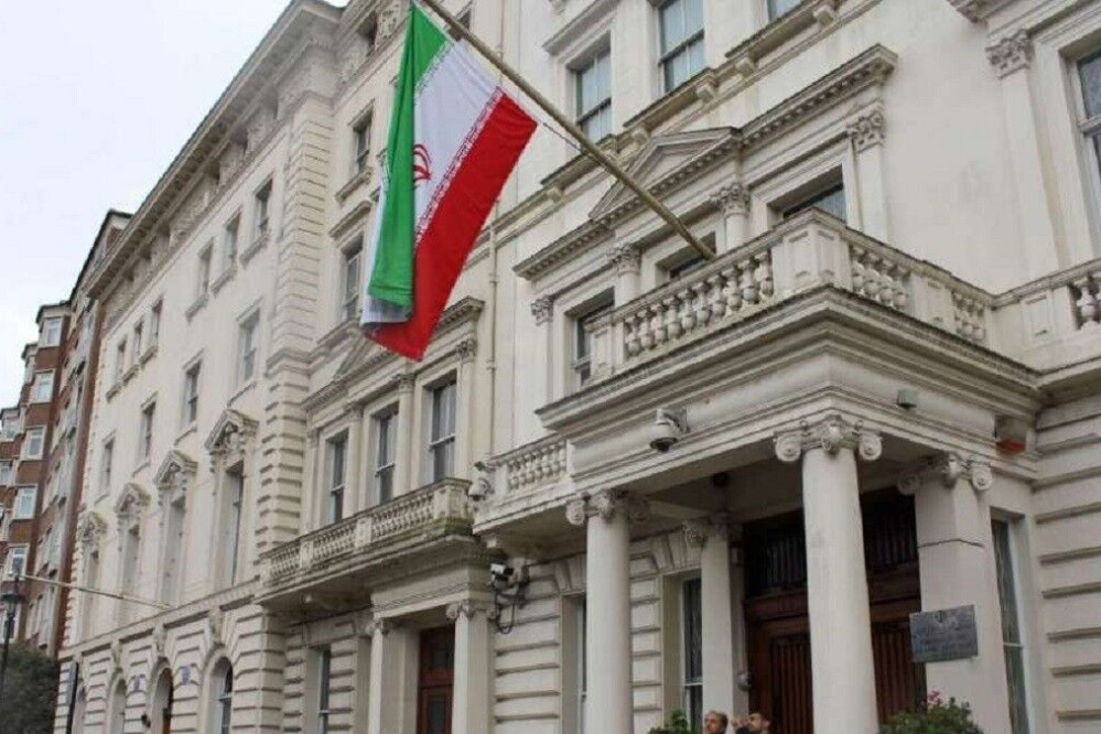 طعنه سفارت ایران در لندن به ترامپ: حتی جلبک‌ها را شکست ندادی