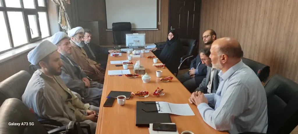 هم‌افزایی دانشگاه آزاد و آستان مقدس حضرت معصومه(س)؛ سومین نشست کمیته تخصصی علمی و پژوهشی