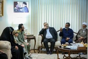 دیدار حسین یکتا با خانواده شهید تنگسیری