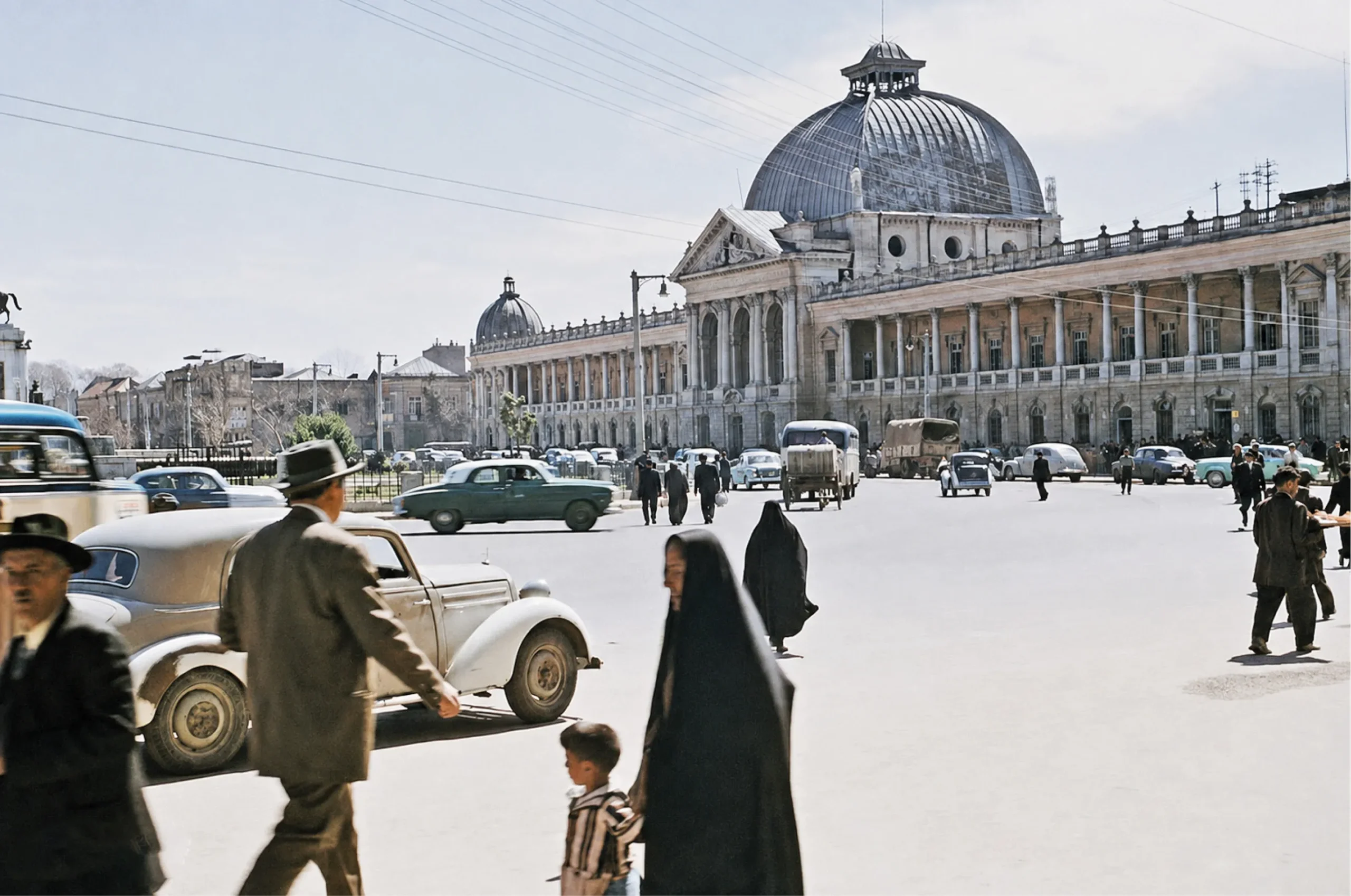 معماری میدان توپخانه از وحدت در قاجار تا آشوب در پهلوی